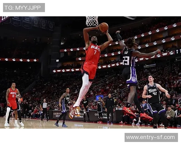 布兰登米勒半场表现出色10中5罚球6中5贡献17分3篮板4助攻状态火热 布兰登米勒半场表现出色10中5罚球6中5贡献17分3篮板4助攻状态火热